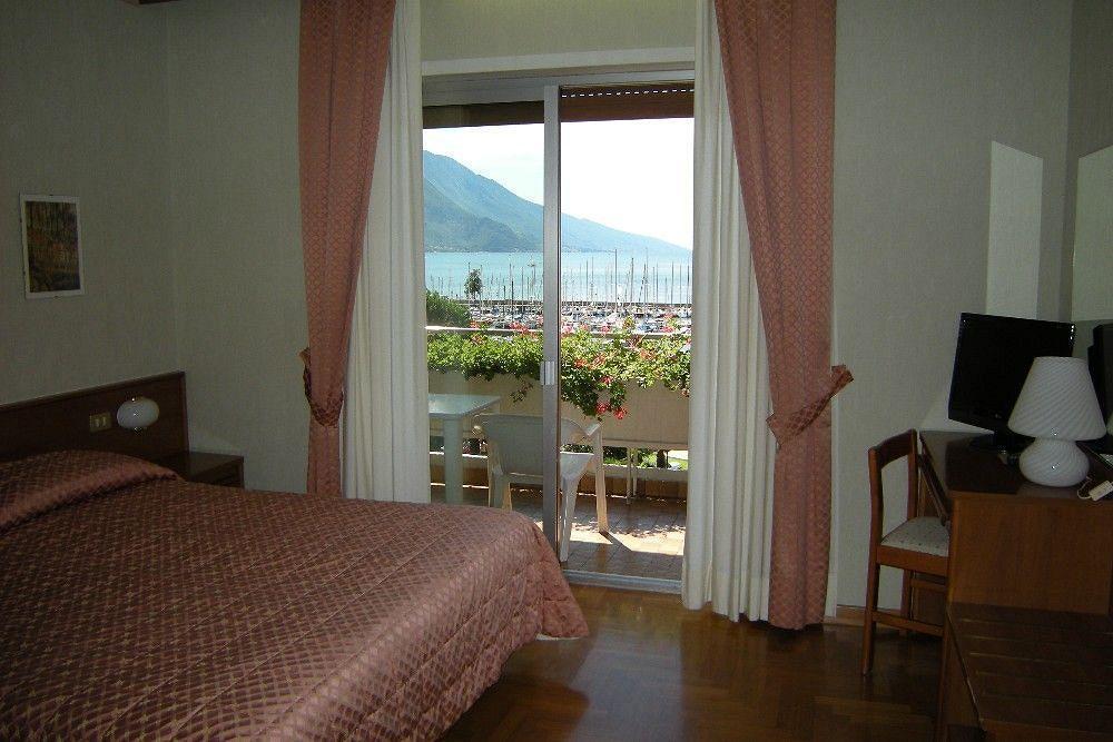 Hotel Riviera Riva Zewnętrze zdjęcie
