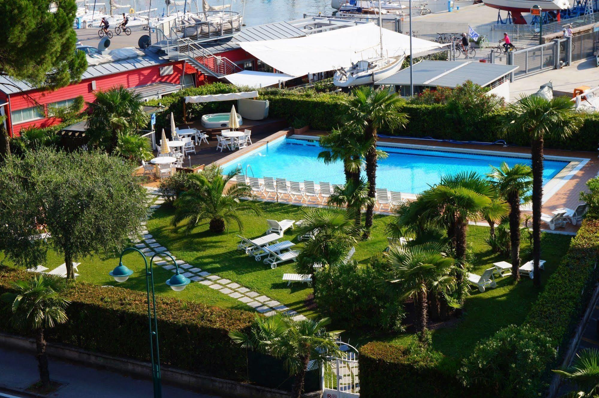 Hotel Riviera Riva Zewnętrze zdjęcie